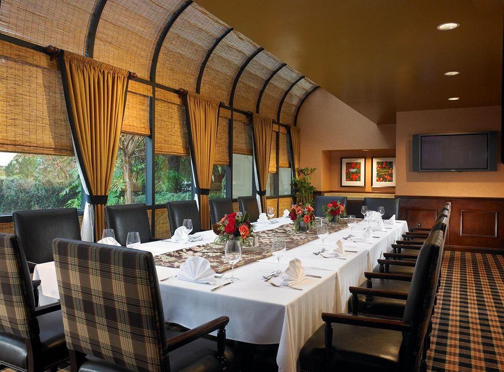 فندق بومونافي  فندق ومركز مؤتمرات شيراتون فايربلكس المطعم الصورة
